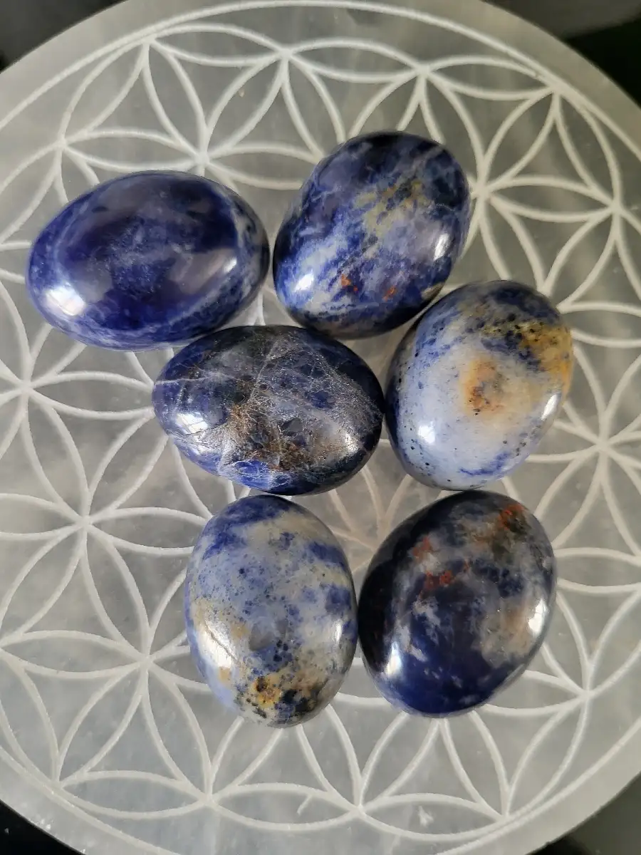 Pierre roulée en sodalite